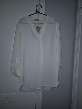 NWT Timeson White V-Neck Lightweight Blouse